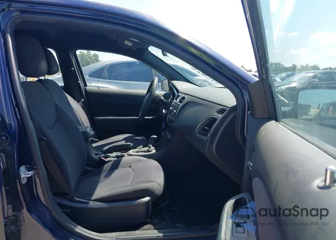 2014 Chrysler 200 Lx z USA, uszkodzony, nr VIN 1C3CCBAG3EN152400